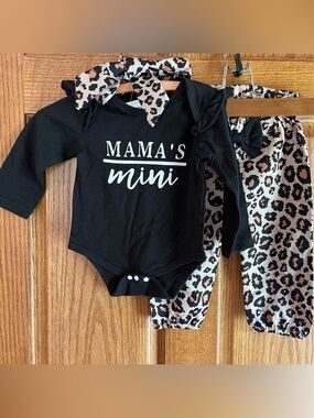 Mama's Mini Black Bodysuit with Leopard Pants & Bow 6-12 months Sunny Piggy